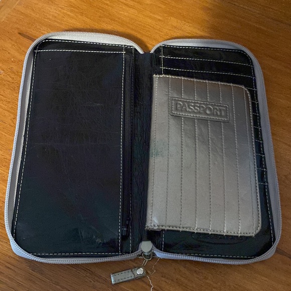 Northern Reflections Travel Wallet - Picture 3 of 10